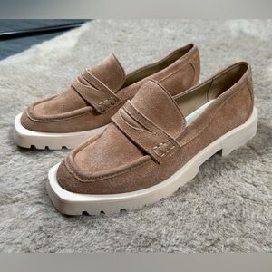 Dolce Vita women’s loafer Lug suede platform size 8
